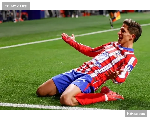 战术板曝光：马竞vs毕巴中场休息时，西蒙尼在更衣室黑板重点圈出对手肋部空当